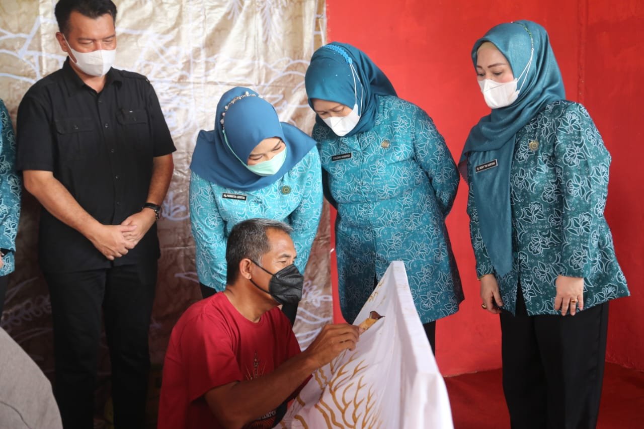 Feby Deru Dorong TP PKK Banyuasin Lakukan Revitalisasi Dasawisma Feby Deru Dorong TP PKK Banyuasin Lakukan Revitalisasi Dasawisma