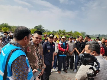 (PLN UP3) Ogan Ilir siap medukung kebutuhan kelistrikan Electrifying Agriculture, Pabrik Pakan Ikan Dengan Daya 415 kVA (PLN UP3) Ogan Ilir siap medukung kebutuhan kelistrikan Electrifying Agriculture, Pabrik Pakan Ikan Dengan Daya 415 kVA