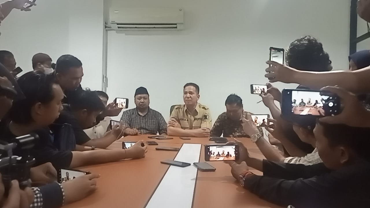 Kompensasi Permintaan Maaf Syukri Zen. Di Duga Beri Uang 100 Juta Kompensasi Permintaan Maaf Syukri Zen. Di Duga Beri Uang 100 Juta