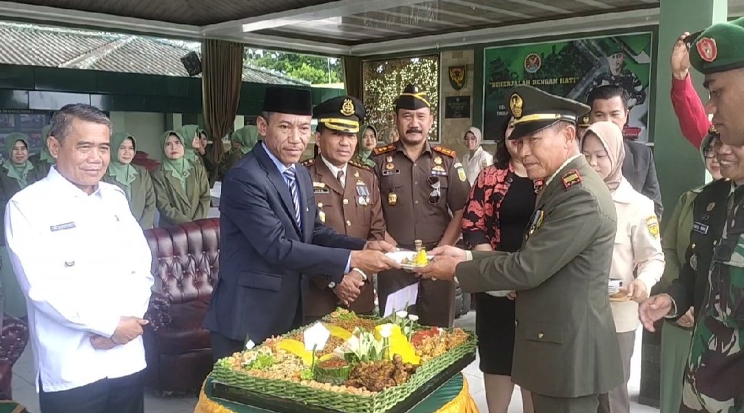 Kodim 0402/OKI Gelar Upacara Peringatan HUT TNI Ke-77, Kasdim 0402 OKI/ OI : Kami Bangga Menjadi Prajurit TNI Kodim 0402/OKI Gelar Upacara Peringatan HUT TNI Ke-77, Kasdim 0402 OKI/ OI : Kami Bangga Menjadi Prajurit TNI