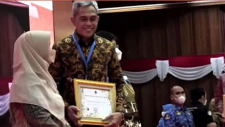 Dinilai Berhasil Dorong Kampung ProKlim, OKI Sambet Penghargaan Dari Kemen LHK Dinilai Berhasil Dorong Kampung ProKlim, OKI Sambet Penghargaan Dari Kemen LHK