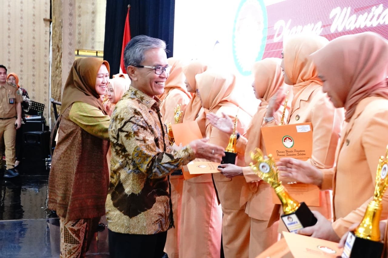 Sekda Ajak Pengurus DWP Sosialisasikan GSMP ke Seluruh Anggota Sekda Ajak Pengurus DWP Sosialisasikan GSMP ke Seluruh Anggota
