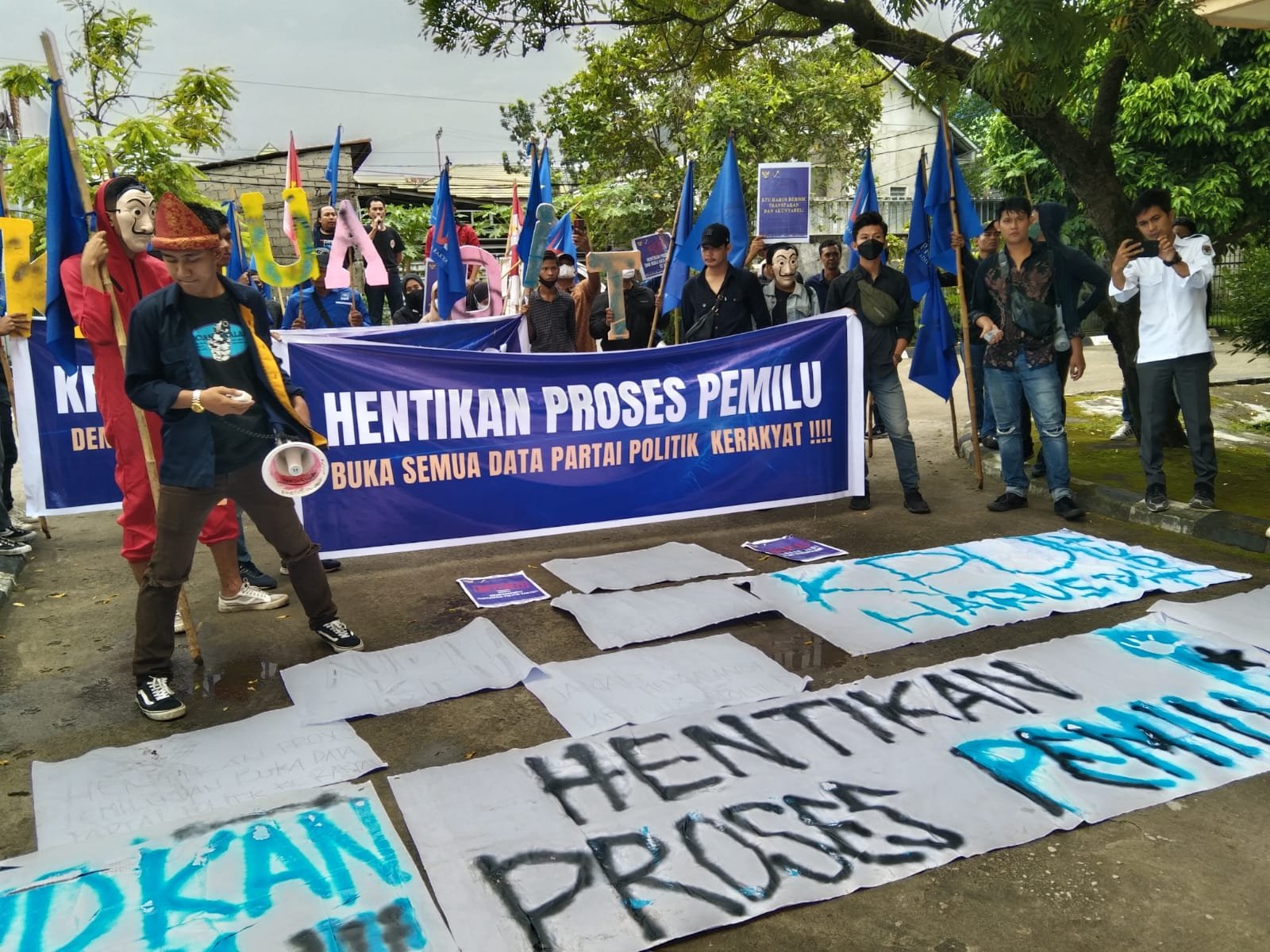 Dewan Pimpinan Wilayah Partai Rakyat Adil dan Makmur (DPW PRIMA) Sumatera Selatan Gelar Aksi Damai Di Kantor KPU Dewan Pimpinan Wilayah Partai Rakyat Adil dan Makmur (DPW PRIMA) Sumatera Selatan Gelar Aksi Damai Di Kantor KPU