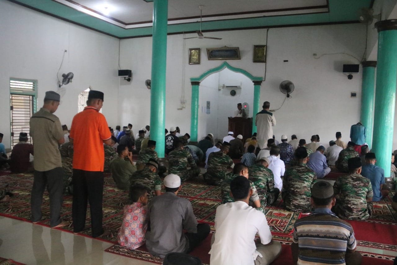 LEBIH DEKAT DENGAN WARGA, PRAJURIT KSATRIA SUNGAI MUSI LAKUKAN SAFARI SHOLAT JUM’AT