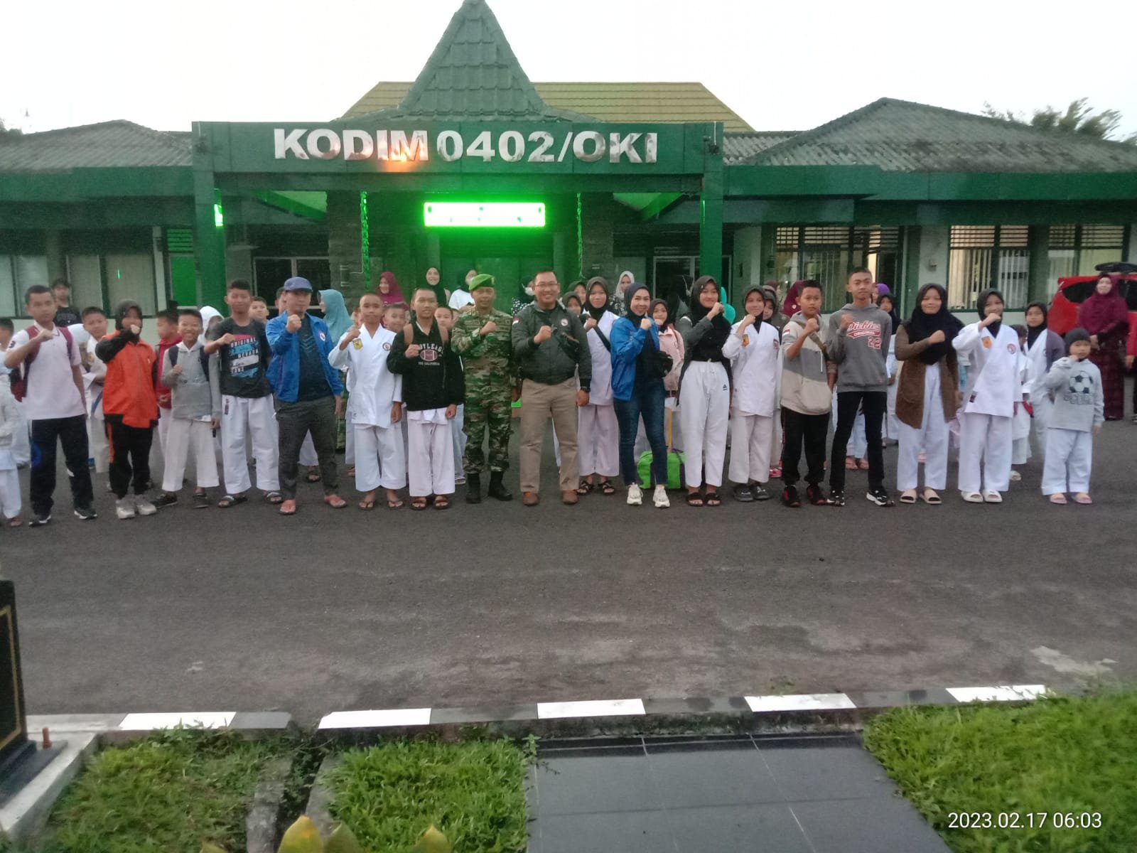 Kasdim 0402/OKI Lepas 52 Kontingen Karate Kasdim 0402/OKI Lepas 52 Kontingen Karate