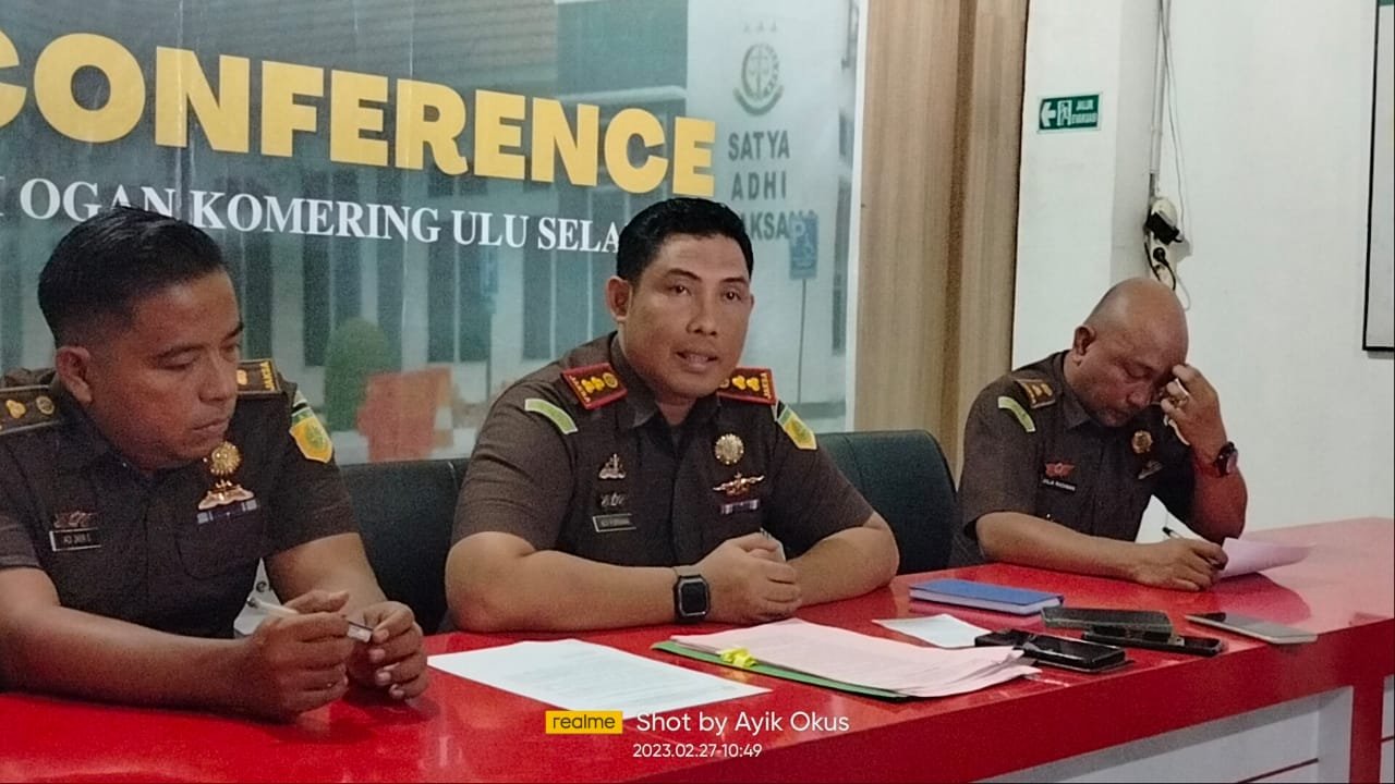 Kejari OKU Selatan Tetapkan Mantan Kepala Dinas Lingkungan Hidup Sebagai Tersangka Kejari OKU Selatan Tetapkan Mantan Kepala Dinas Lingkungan Hidup Sebagai Tersangka