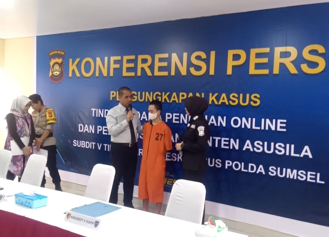 Polda sumsel Amankan Pelaku Berinisial AP kasus tindak pidana penipuan online Polda sumsel Amankan Pelaku Berinisial AP kasus tindak pidana penipuan online