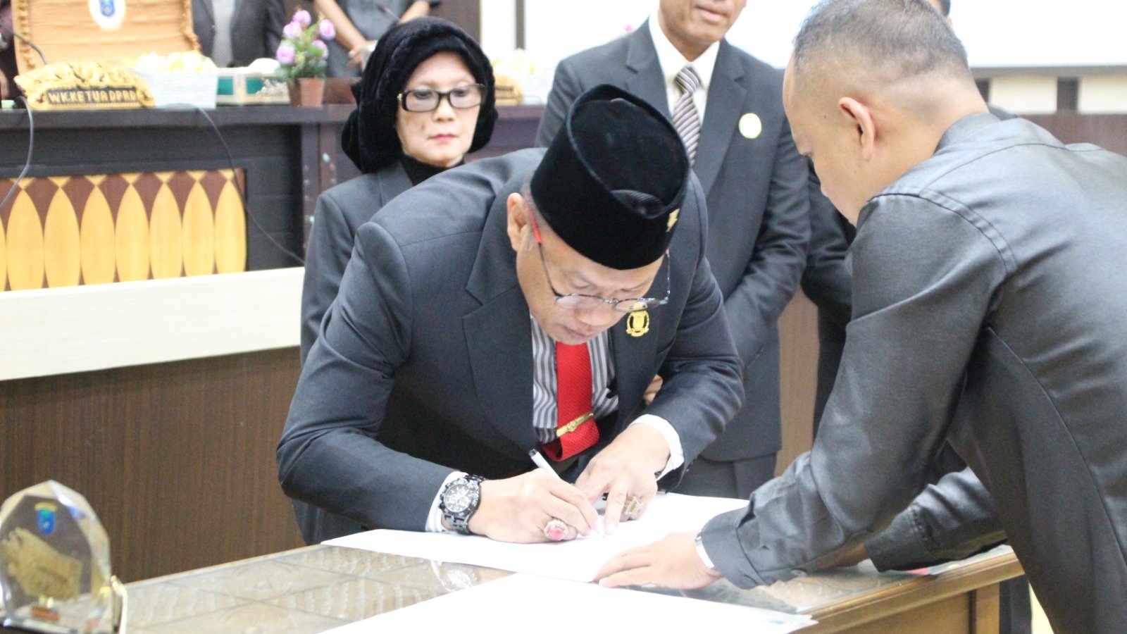 Sidang Paripurna DPRD OKI, Iskandar Ajukan Pengunduran Diri Sidang Paripurna DPRD OKI, Iskandar Ajukan Pengunduran Diri
