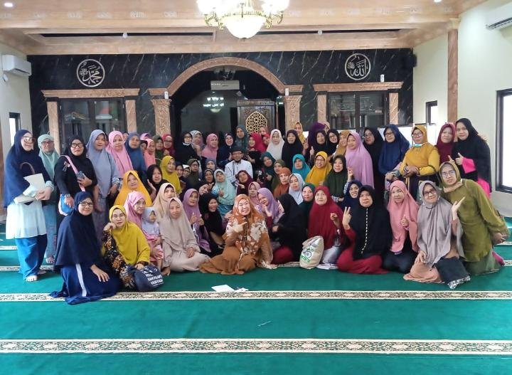 IBU IBU Pengajian Masjid Nurul Hikmah Semangat Meluangkan Waktu Demi Sukses Akhirat IBU IBU Pengajian Masjid Nurul Hikmah Semangat Meluangkan Waktu Demi Sukses Akhirat