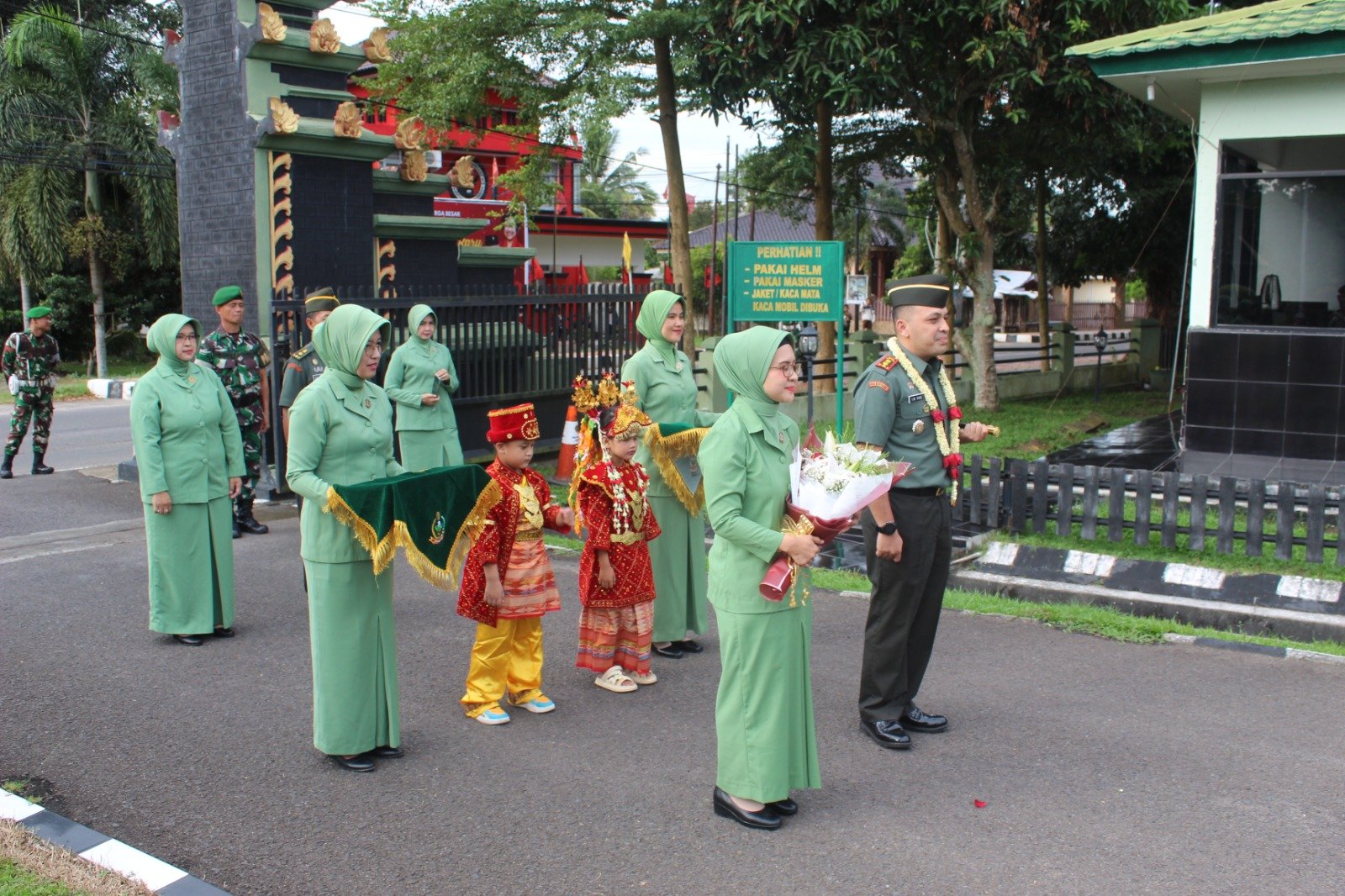 Acara Tradisi Penyambutan Dandim 0402/OKI berjalan dengan Hikmat Acara Tradisi Penyambutan Dandim 0402/OKI berjalan dengan Hikmat