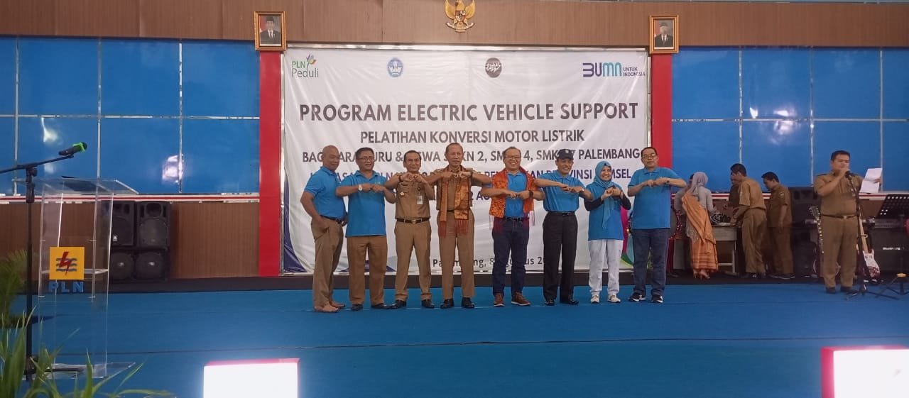 SMKN 2 Jalin Kerjasama Dengan PT. PLN UID S2JB Untuk Pelatihan Konversi Sepeda Motor Listrik SMKN 2 Jalin Kerjasama Dengan PT. PLN UID S2JB Untuk Pelatihan Konversi Sepeda Motor Listrik