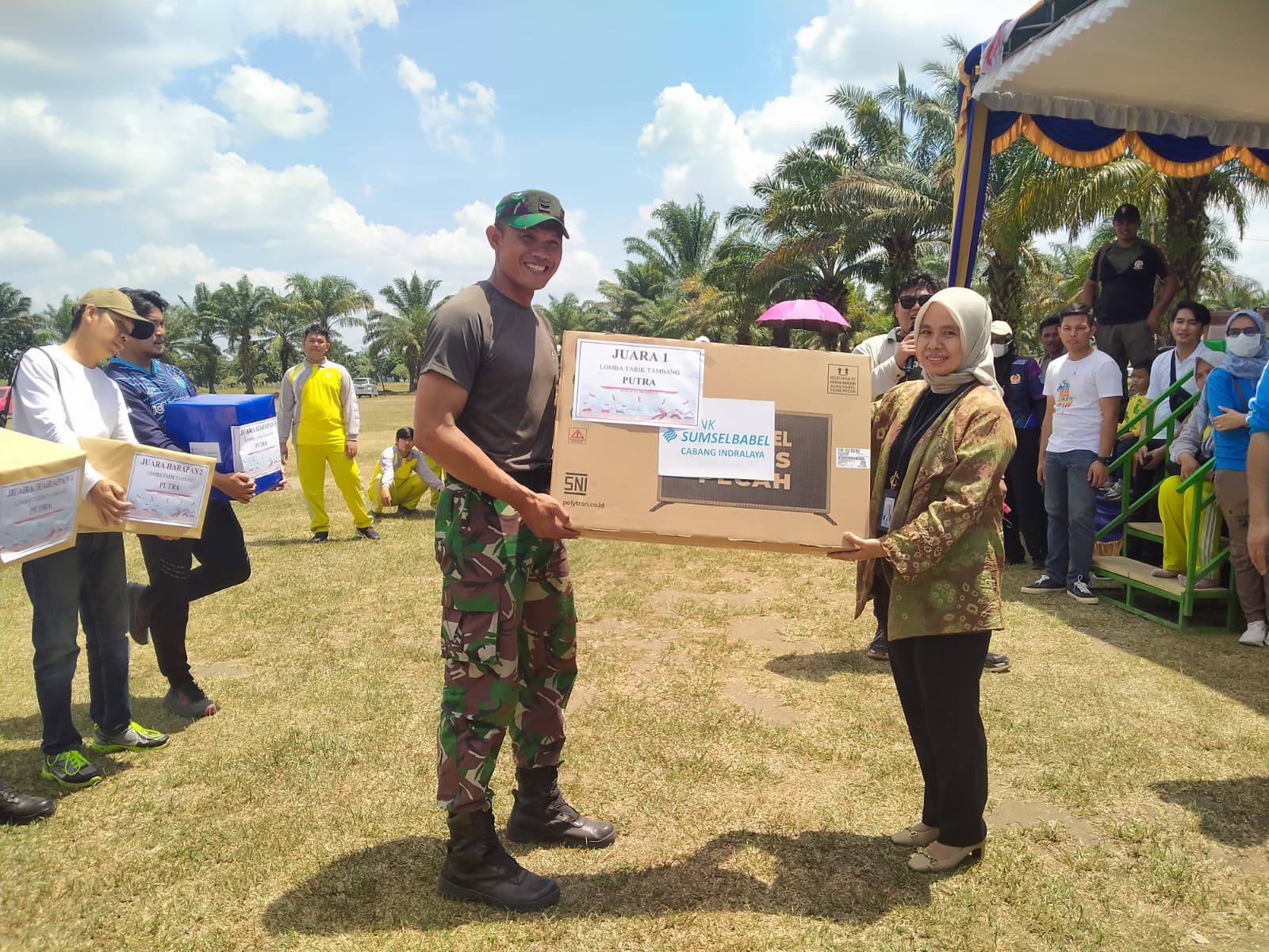 Memeriahkan HUT RI ke 78 Anggota Koramil 402-07/Indralaya Kodim 0402/OKI-OI meraih Juara 1 lomba Tarik Tambang Memeriahkan HUT RI ke 78 Anggota Koramil 402-07/Indralaya Kodim 0402/OKI-OI meraih Juara 1 lomba Tarik Tambang