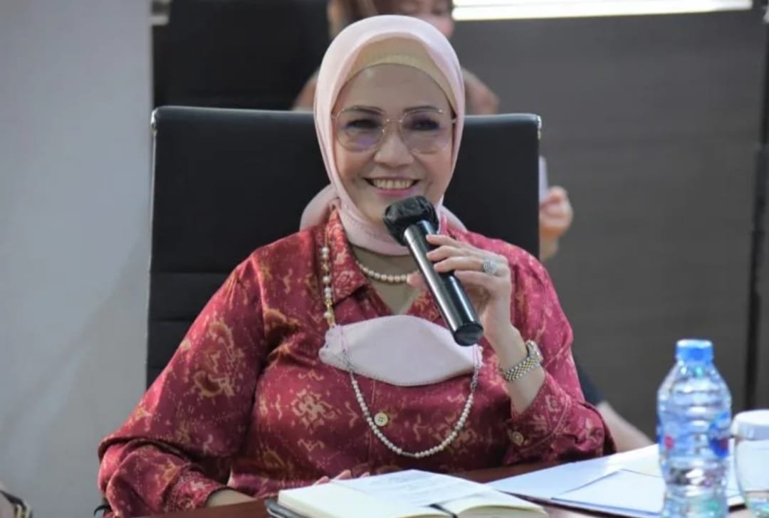 Motivasi Kaum Wanita, Anita Noeringhati Selesaikan Pendidikan S3* Motivasi Kaum Wanita, Anita Noeringhati Selesaikan Pendidikan S3*