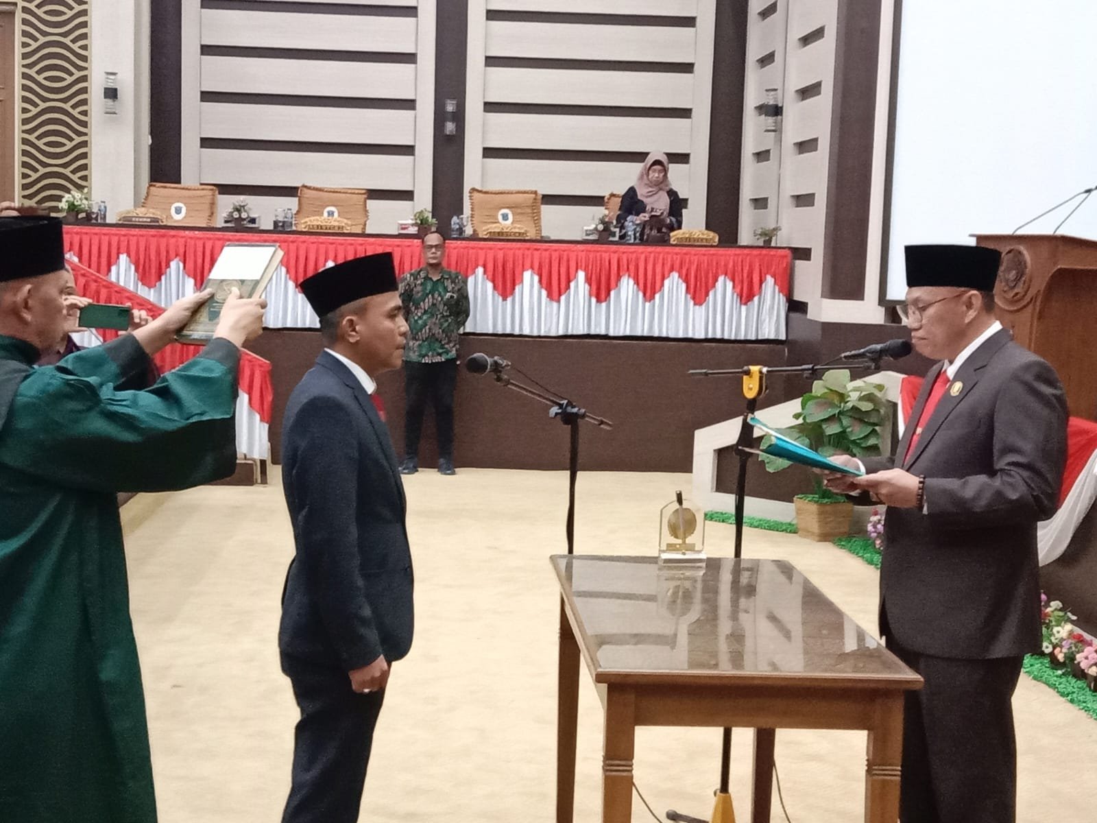 Novri Haryanto Resmi Dilantik Menjadi Anggota DPRD OKI PAW Novri Haryanto Resmi Dilantik Menjadi Anggota DPRD OKI PAW