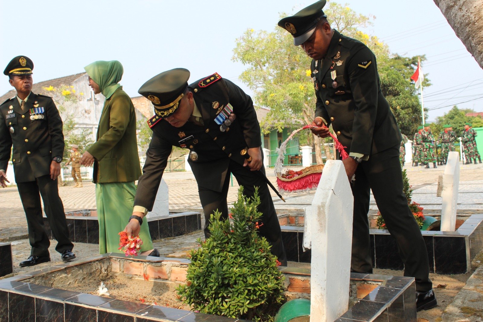 Sambut Peringatan HUT TNI KE – 78, Kodim 0402/OKI Ziarah Rombongan Di TMP Kusuma Negara Kayuagung Sambut Peringatan HUT TNI KE – 78, Kodim 0402/OKI Ziarah Rombongan Di TMP Kusuma Negara Kayuagung
