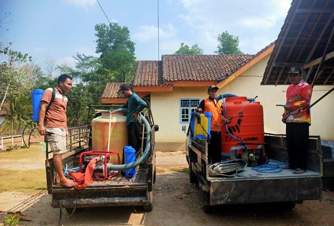 Kades di OKI ‘Sulap’ Mobil Bak Terbuka Jadi Armada ‘Tempur’ Buru Karhutla Kades di OKI ‘Sulap’ Mobil Bak Terbuka Jadi Armada ‘Tempur’ Buru Karhutla