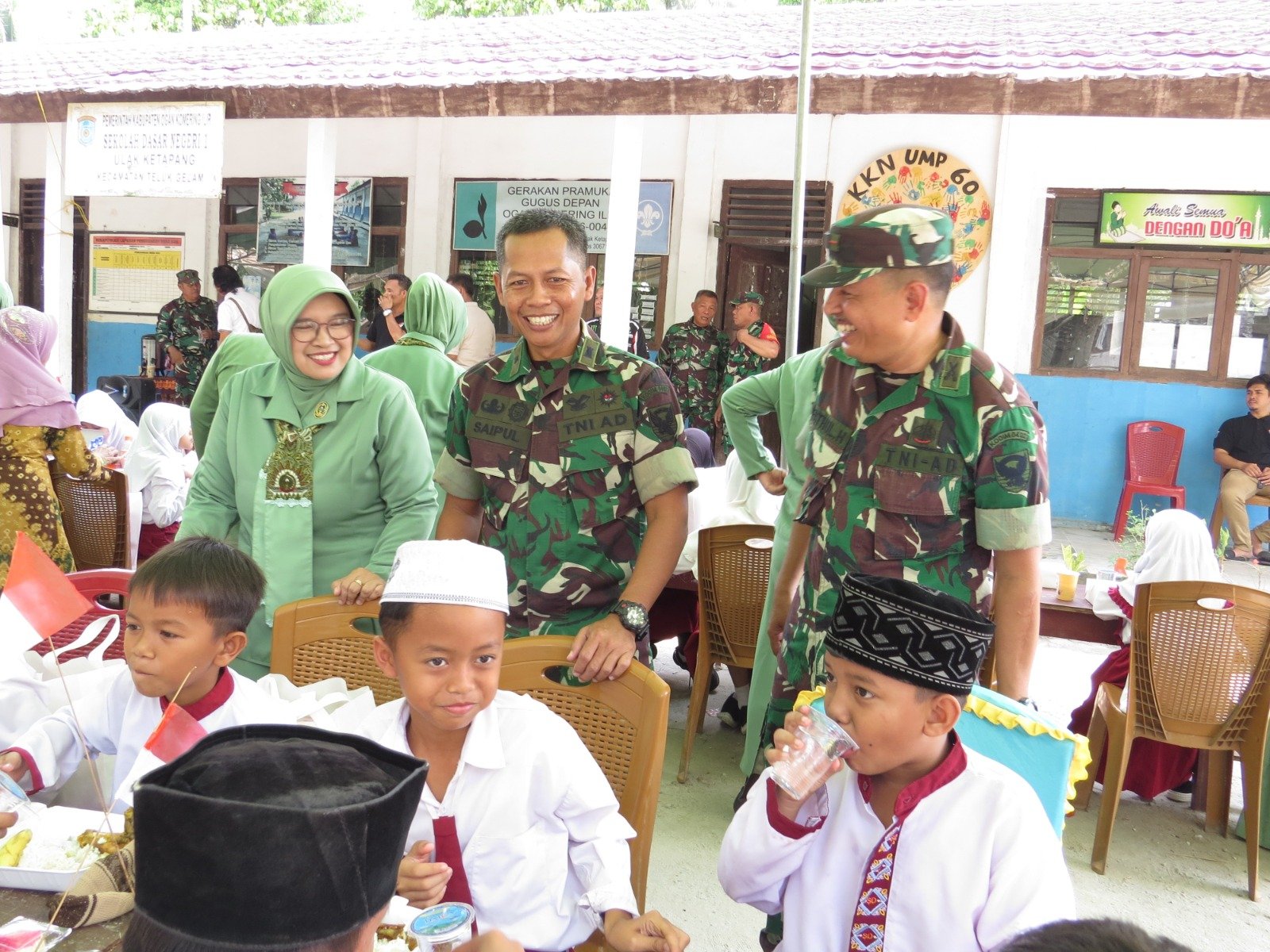 Kodim 0402/OKI Lanjutkan Program Unggulan Pangdam II/Sriwijaya “Dapur Masuk Sekolah” Kodim 0402/OKI Lanjutkan Program Unggulan Pangdam II/Sriwijaya “Dapur Masuk Sekolah”