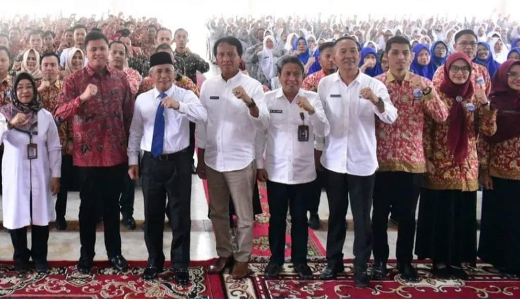 Dinkes OKI Kukuhkan 327 Perawat Desa, Berobat Makin Mudah, Dengan Program 1 Perawat 1 Desa Dinkes OKI Kukuhkan 327 Perawat Desa, Berobat Makin Mudah, Dengan Program 1 Perawat 1 Desa