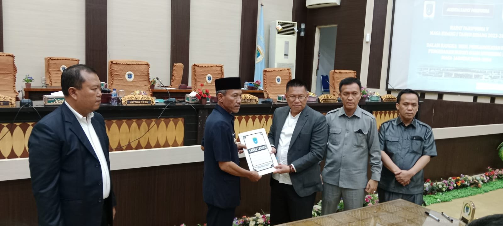 DPRD OKI Umumkan Pengusulan Dja’far Shodiq jadi Bupati OKI DPRD OKI Umumkan Pengusulan Dja’far Shodiq jadi Bupati OKI