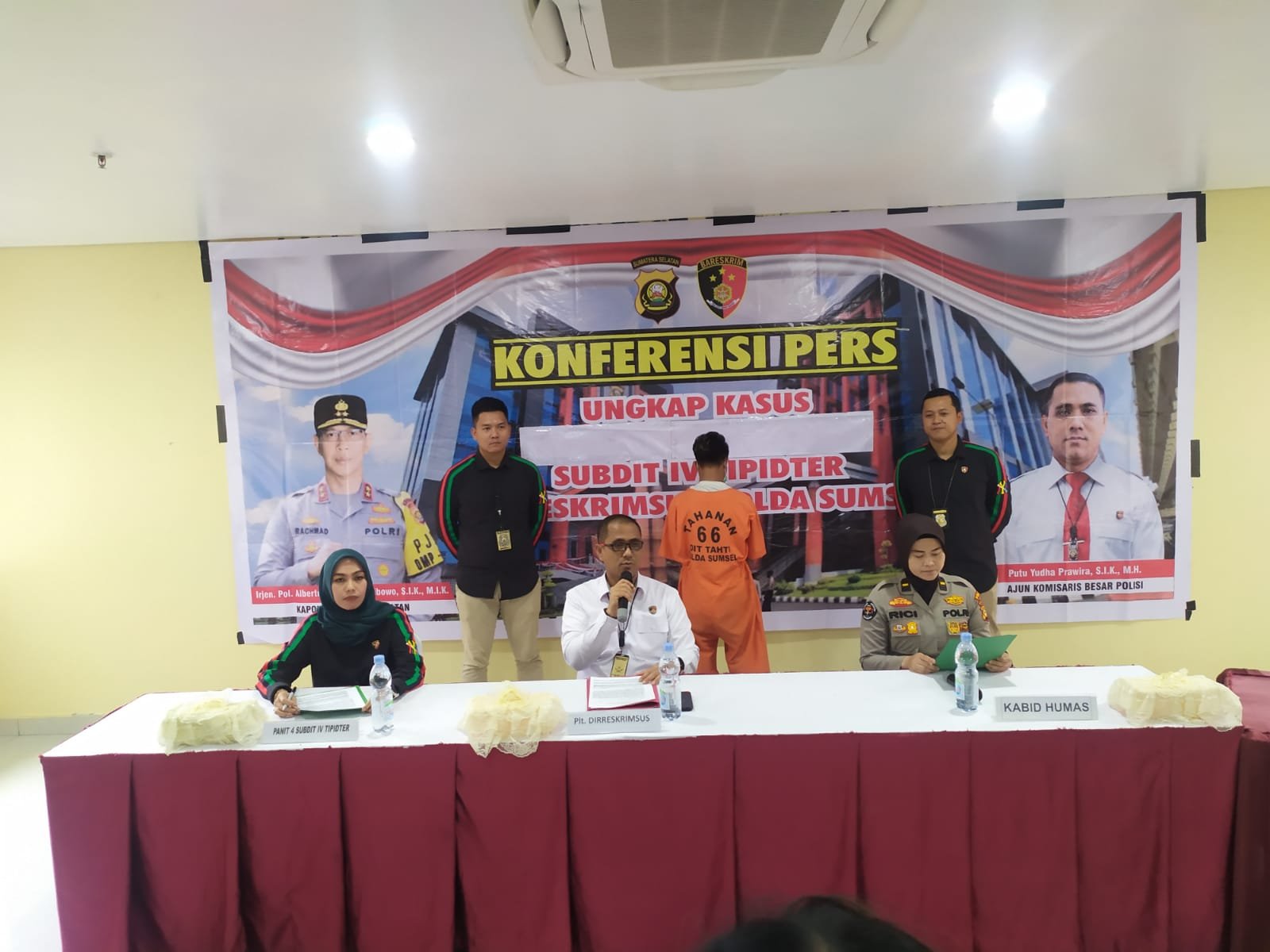 Ditreskrimsus Polda Sumsel, Berhasil Amankan Tersangka SN Dugaan Penyeludupan Benih Lobster Ditreskrimsus Polda Sumsel, Berhasil Amankan Tersangka SN Dugaan Penyeludupan Benih Lobster