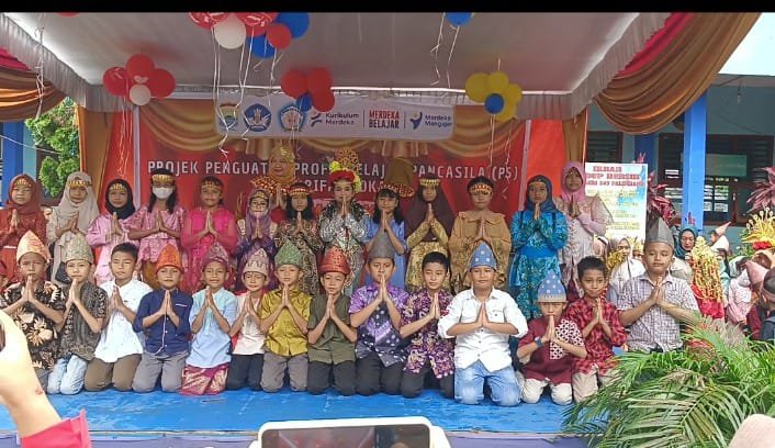 Semarak, Pelaksanaan Rangkaian Kegiatan P5 SD Negeri 243 Kota Palembang Mengangkat Nilai Seni Kearifan Lokal Semarak, Pelaksanaan Rangkaian Kegiatan P5 SD Negeri 243 Kota Palembang Mengangkat Nilai Seni Kearifan Lokal