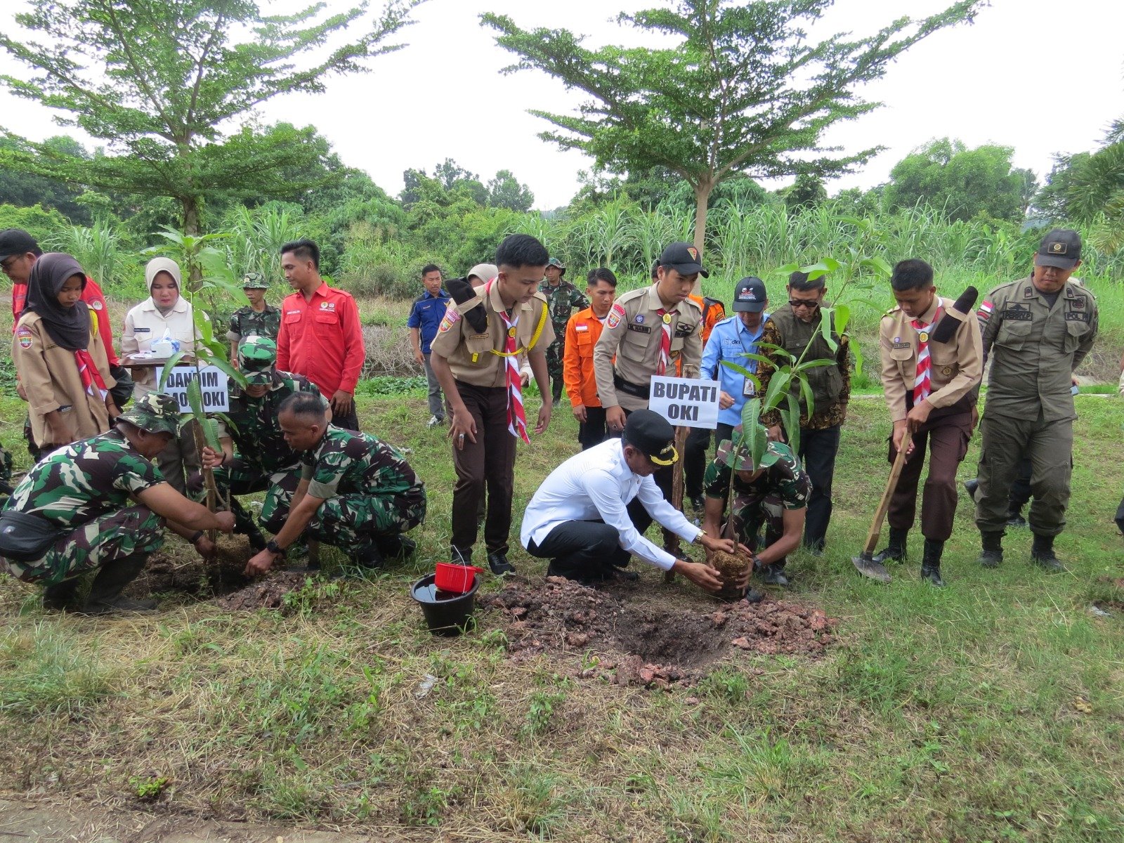 Peringati Hari Juang TNI AD, KODIM 0204/OKI Gelar Karya Bakti Penanaman Pohon Bersama Peringati Hari Juang TNI AD, KODIM 0204/OKI Gelar Karya Bakti Penanaman Pohon Bersama