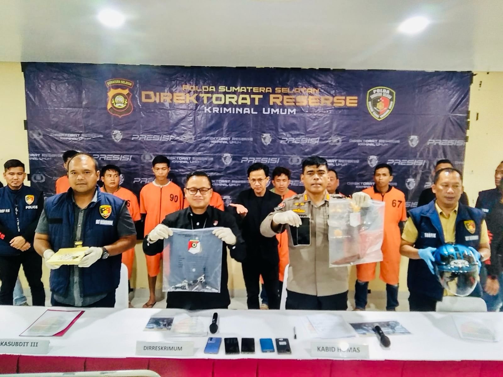Sempat Viral, 7 Pelaku Curas Sadis yang Lukai Nasabah Bank dibekuk Tim Jatanras Krimum Polda Sumsel Sempat Viral, 7 Pelaku Curas Sadis yang Lukai Nasabah Bank dibekuk Tim Jatanras Krimum Polda Sumsel