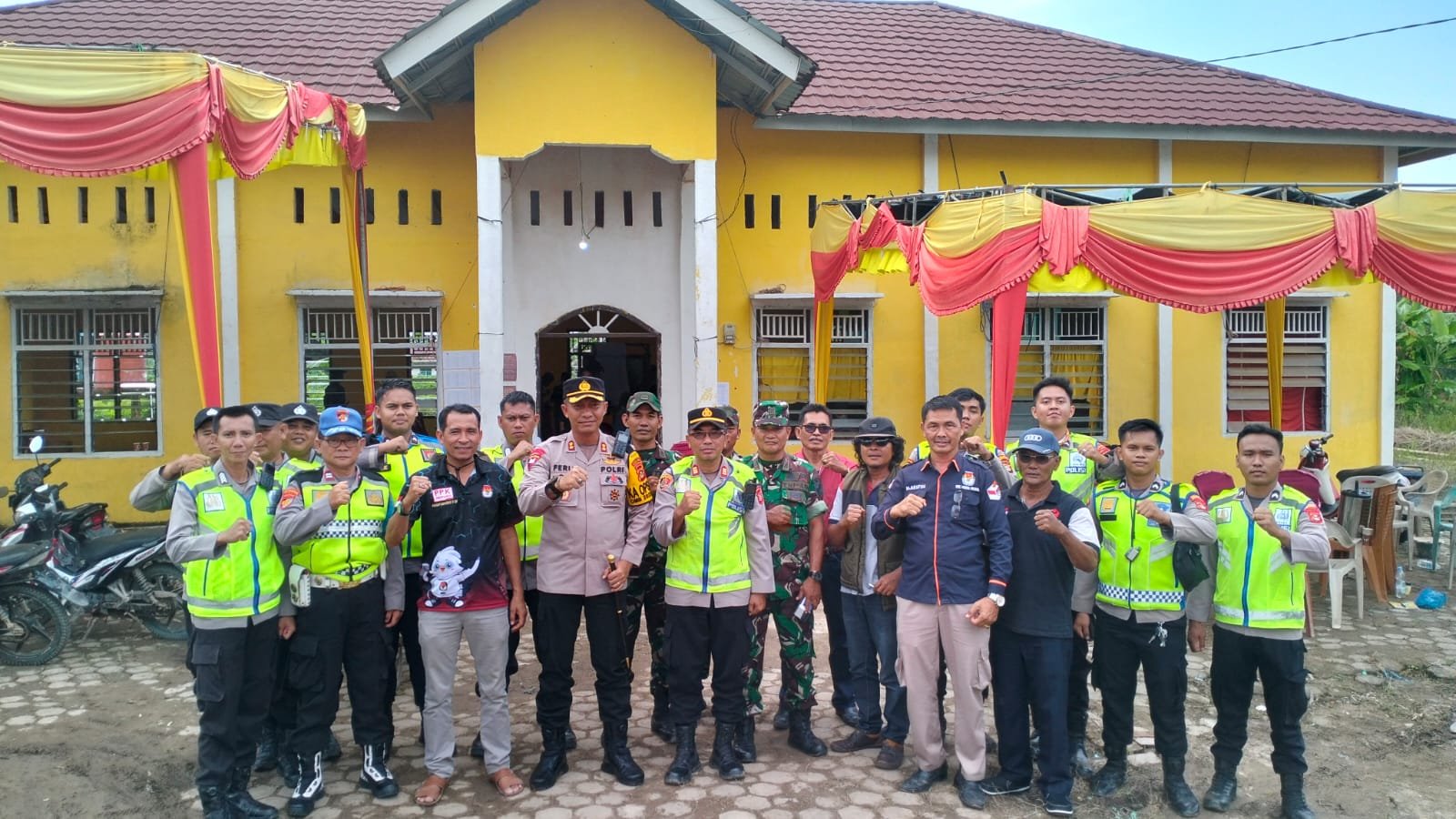 Kapolres Banyuasin Monitoring dan Cek Personil Pengamanan Rapat Pleno Terbuka di PPK Muara Padang Kapolres Banyuasin Monitoring dan Cek Personil Pengamanan Rapat Pleno Terbuka di PPK Muara Padang