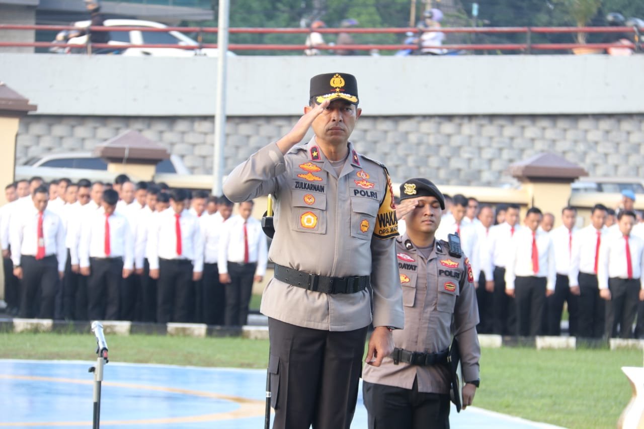 Wakapolda Sumsel Brigjen Pol M.Zulkarnain,SIK,MSi Pimpin Upacara Bulanan yang dihadiri PJU serta Personel Polda Sumsel Wakapolda Sumsel Brigjen Pol M.Zulkarnain,SIK,MSi Pimpin Upacara Bulanan yang dihadiri PJU serta Personel Polda Sumsel