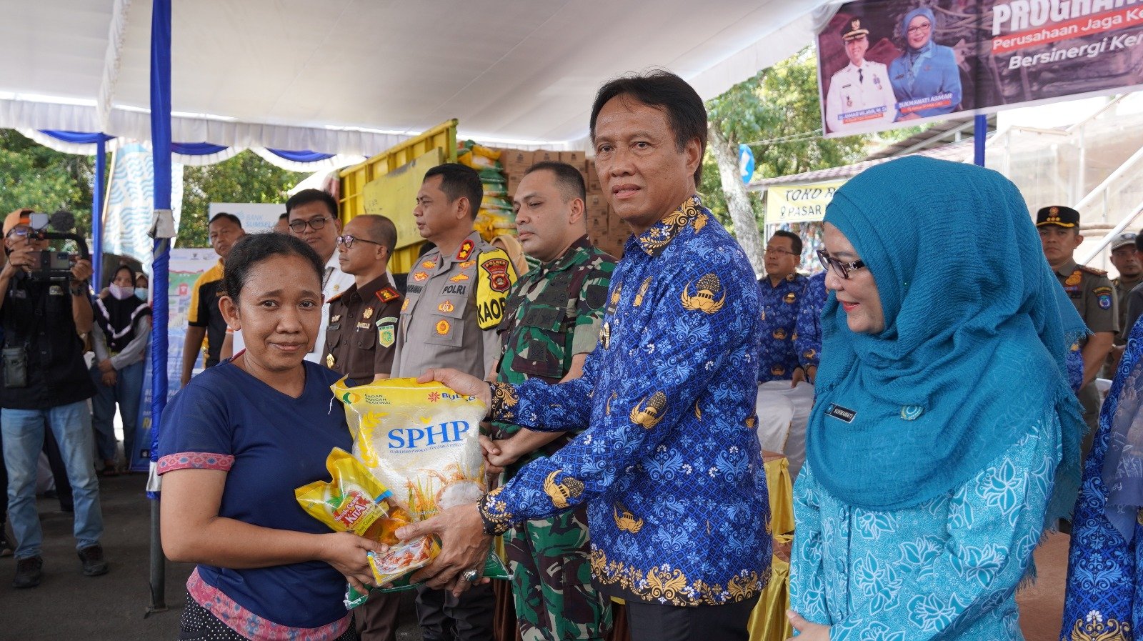 Forkopimda OKI Turun ke Pasar, Cek Harga Bahan Pokok dan Gelar Pangan Murah Forkopimda OKI Turun ke Pasar, Cek Harga Bahan Pokok dan Gelar Pangan Murah