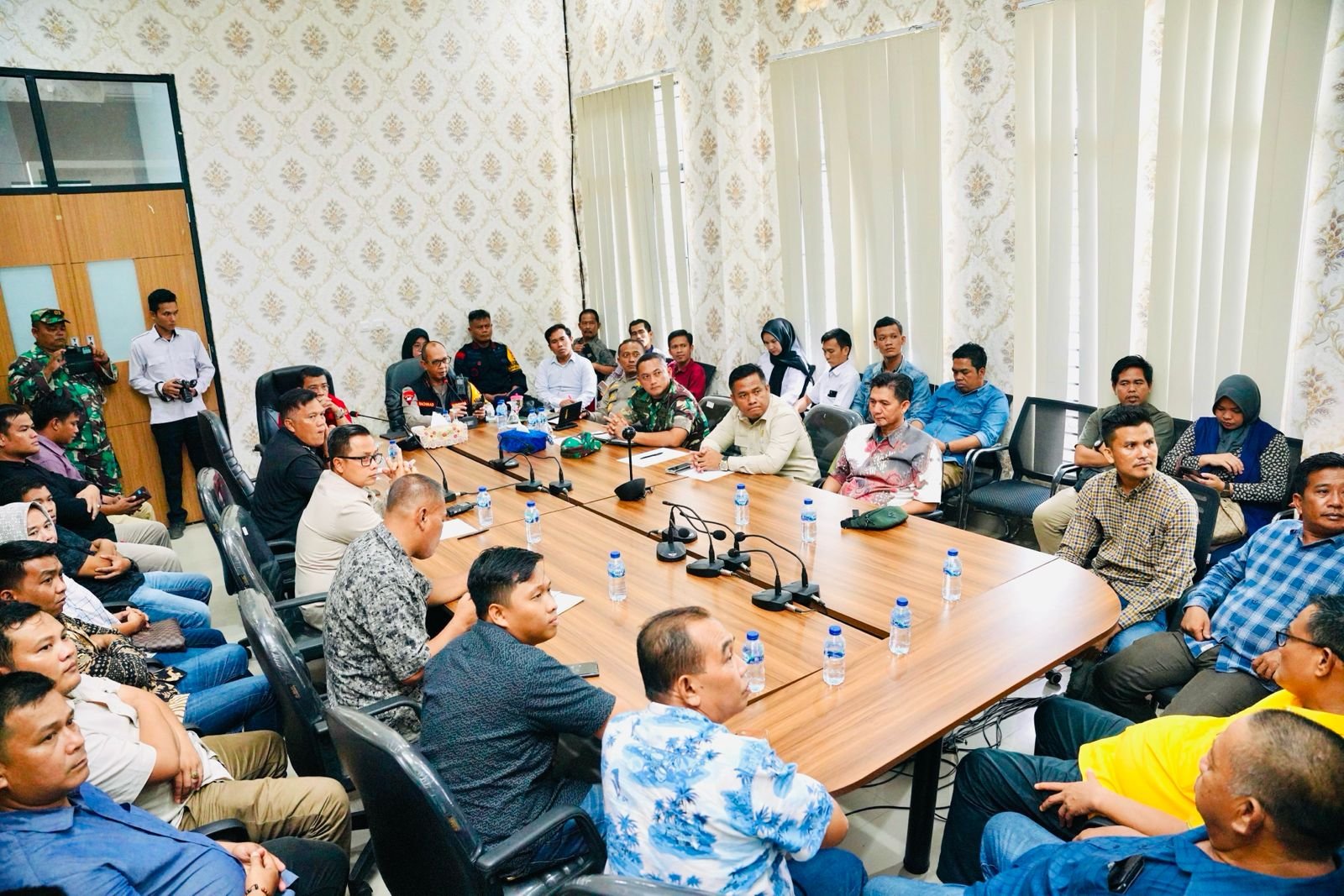 Sikapi Keberatan Caleg Muratara, Kapolda Sumsel Irjen A Rachmad Wibowo Sik : Aturan Harus Ditegakkan, Salurkan Sesuai Mekanisme Sikapi Keberatan Caleg Muratara, Kapolda Sumsel Irjen A Rachmad Wibowo Sik : Aturan Harus Ditegakkan, Salurkan Sesuai Mekanisme