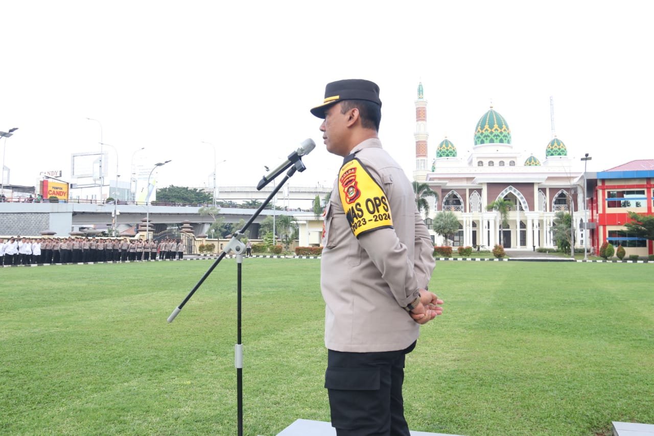 Kombes Pol Feri Handoko Soenarso Pimpin Apel di Halaman Gedung Utama Presisi Polda Sumsel Kombes Pol Feri Handoko Soenarso Pimpin Apel di Halaman Gedung Utama Presisi Polda Sumsel