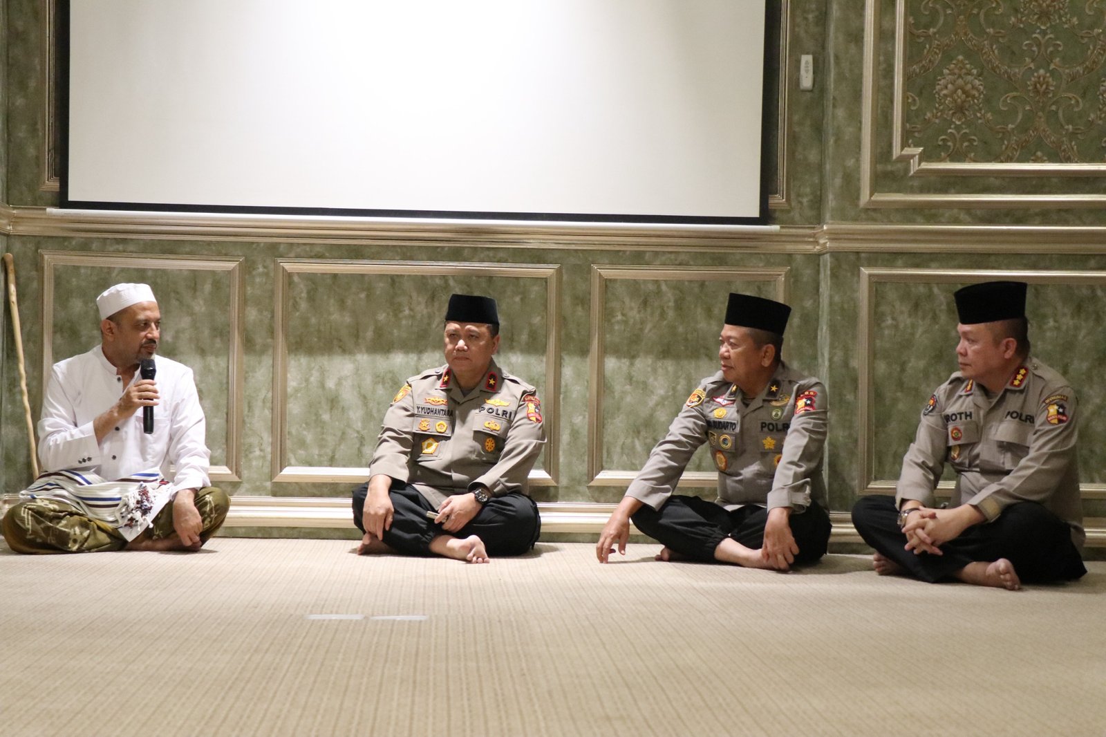 Ditemui Tim NCS Polri, Habib Taufiq Berharap Pemenang Pilpres Jadi Pemersatu Bangsa Ditemui Tim NCS Polri, Habib Taufiq Berharap Pemenang Pilpres Jadi Pemersatu Bangsa