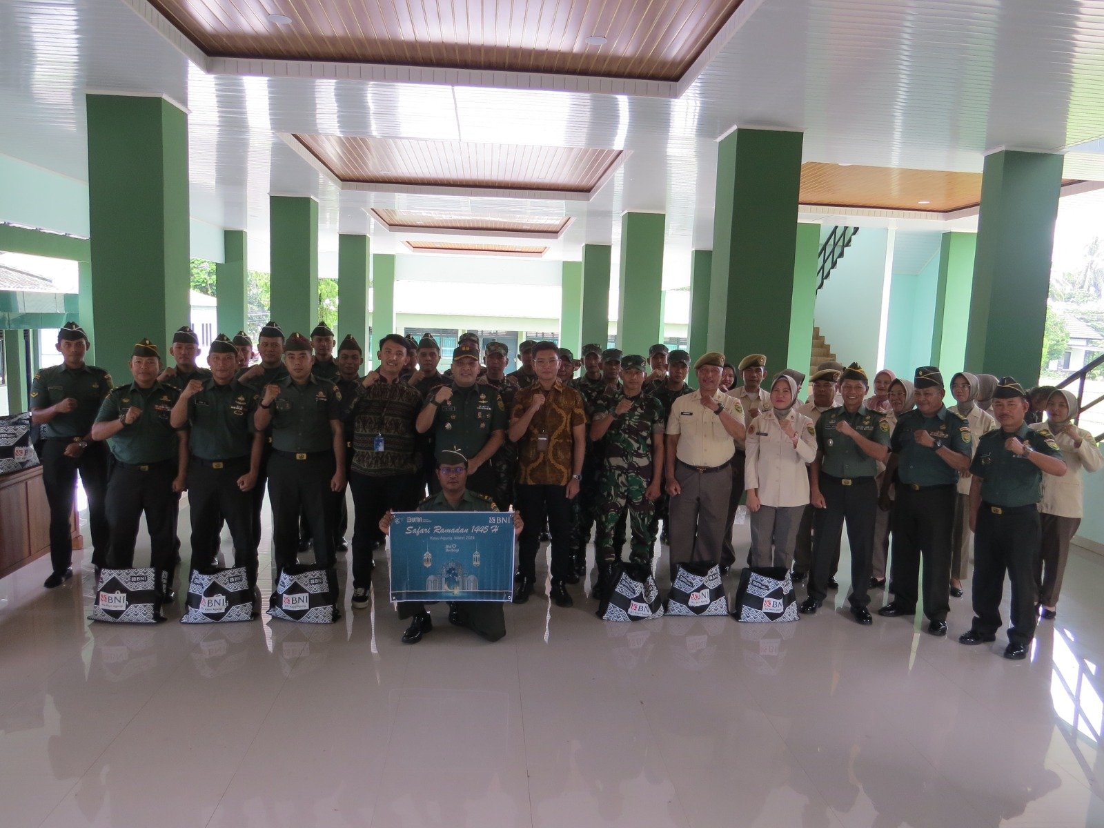 Sinergi Kodim 0402/OKI Dengan Bank BNI Kayuagung Dalam Menyambut Idul Fitri 1445 H Sinergi Kodim 0402/OKI Dengan Bank BNI Kayuagung Dalam Menyambut Idul Fitri 1445 H