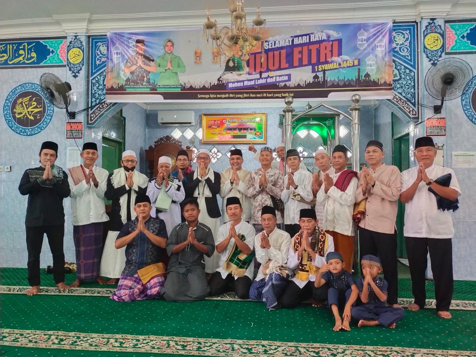 Dandim 0402/OKI Sholat Idul Fitri Bersama Anggota Kodim Di Masjid Al-Hidayah Makodim Dandim 0402/OKI Sholat Idul Fitri Bersama Anggota Kodim Di Masjid Al-Hidayah Makodim