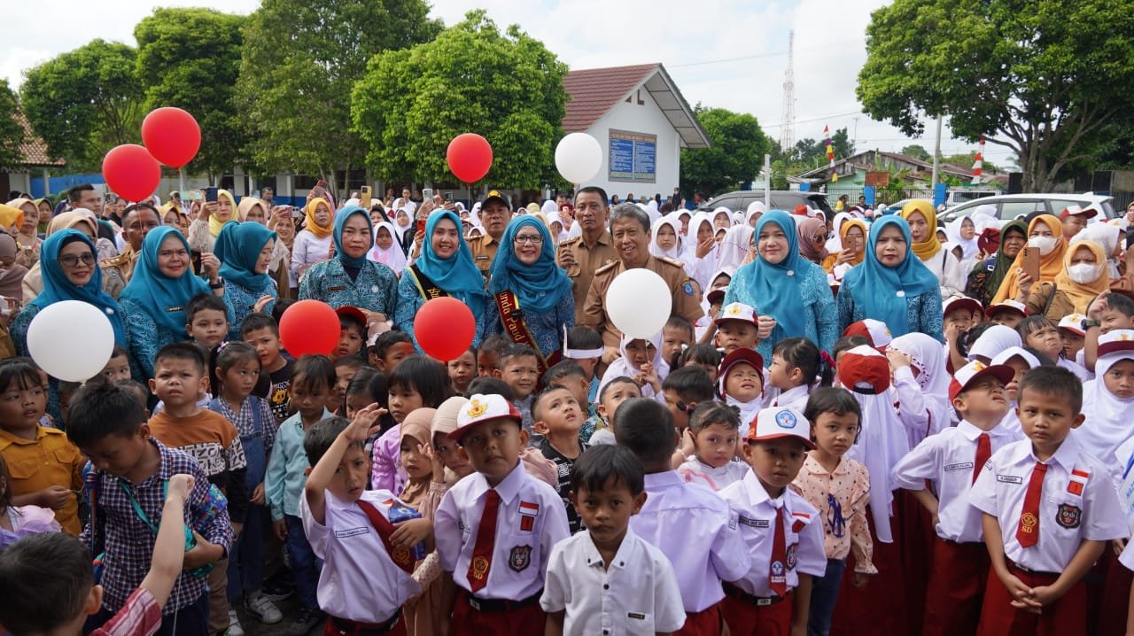 Sekolah di OKI Kenalkan Lingkungan Secara Serentak Sekolah di OKI Kenalkan Lingkungan Secara Serentak