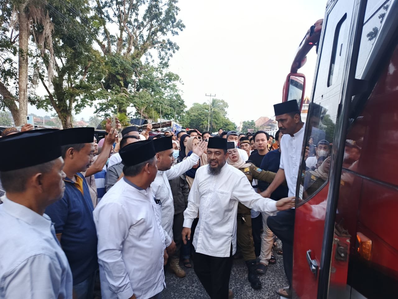 Pemkab OKI Sambut Kepulangan Jemaah Haji Kloter 18 Pemkab OKI Sambut Kepulangan Jemaah Haji Kloter 18