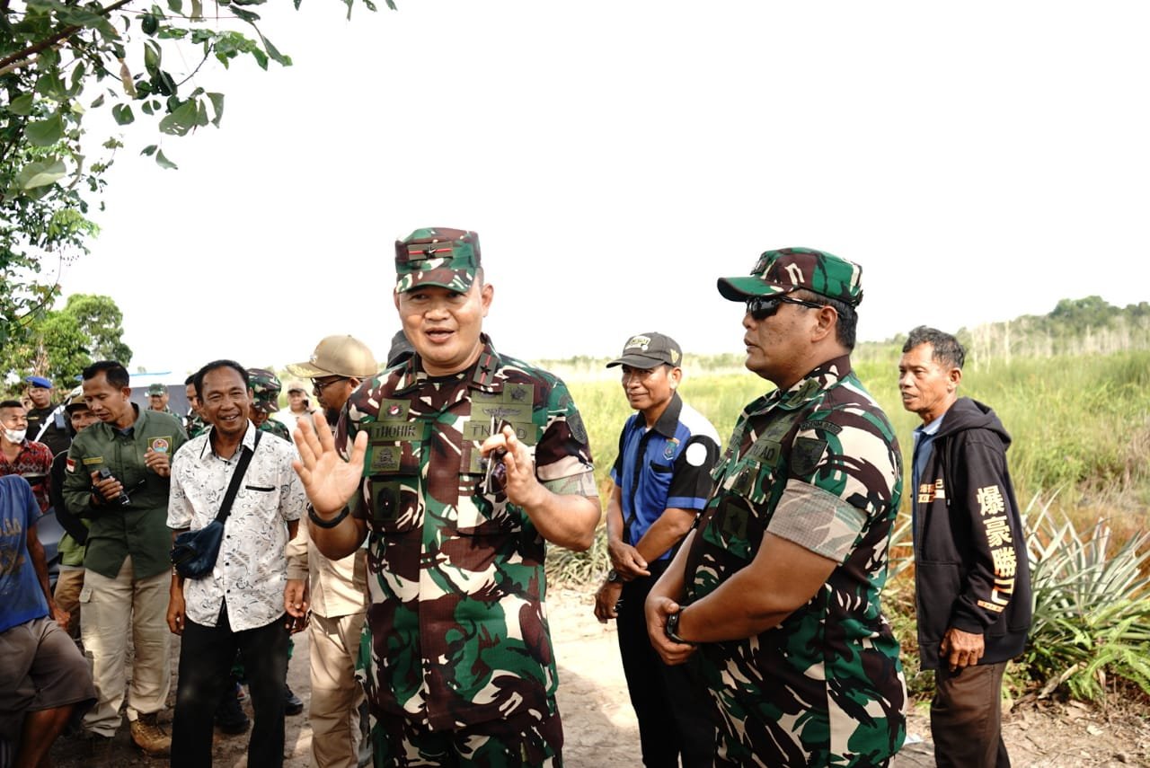 DANDIM 0402/OKI DAMPINGI DANREM 044/GAPO TINJAU LOKASI PROGRAM OPTIMALISASI LAHAN RAWA DI KEC. CENGAL DANDIM 0402/OKI DAMPINGI DANREM 044/GAPO TINJAU LOKASI PROGRAM OPTIMALISASI LAHAN RAWA DI KEC. CENGAL