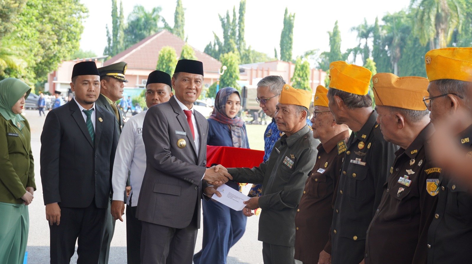Peringatan Hari Pahlawan Pj Bupati OKI, “Meneladani Pahlawan, Memerangi Kemiskinan” Peringatan Hari Pahlawan Pj Bupati OKI, “Meneladani Pahlawan, Memerangi Kemiskinan”