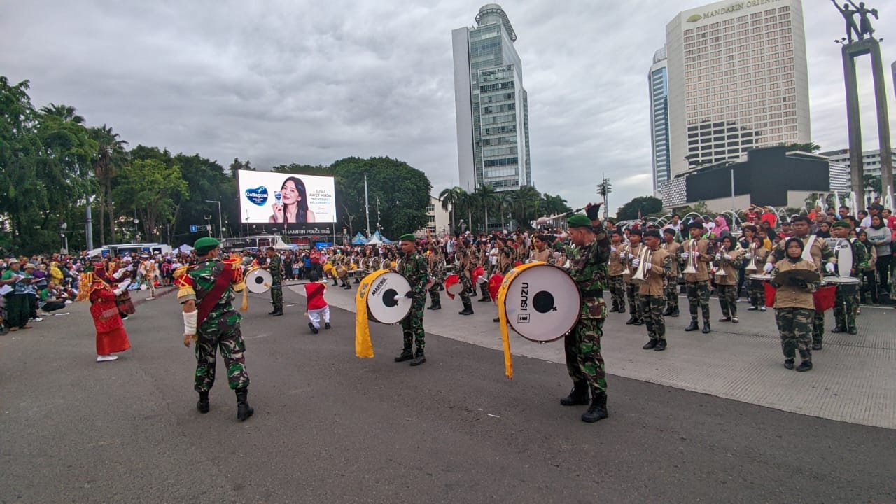 Membanggakan, Aksi Pagelaran Drum Band SMA 1 Tanjung Lubuk & Pangkalan Lampam Borong Piala Tepat di Hari Juang TNI AD