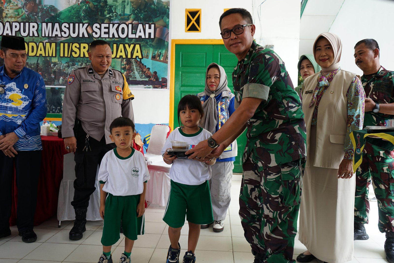Kodim 0402/OKI Laksanakan Program Dapur Masuk Sekolah Kodim 0402/OKI Laksanakan Program Dapur Masuk Sekolah