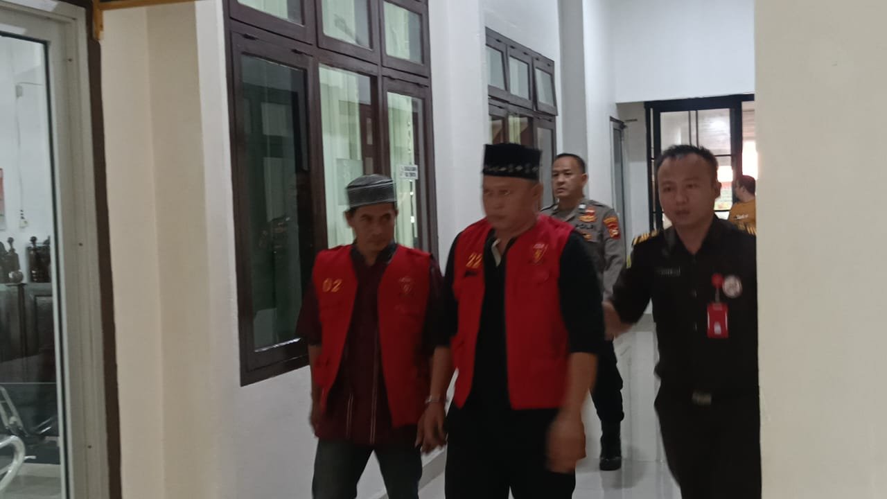 Komplotan Pencuri Sapi yang Tertangkap Jalani Persidangan Komplotan Pencuri Sapi yang Tertangkap Jalani Persidangan
