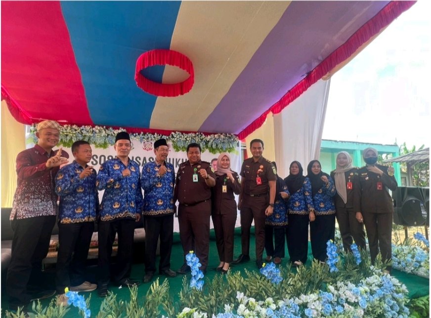 Dalam Rangka penyuluhan hukum Kejaksaan Negeri Ogan Komering Ilir Kembali Gelar JAKSA MASUK SEKOLAH SMP PLUS LITERASI PETIR Tahun 2025 Dalam Rangka penyuluhan hukum Kejaksaan Negeri Ogan Komering Ilir Kembali Gelar JAKSA MASUK SEKOLAH SMP PLUS LITERASI PETIR Tahun 2025